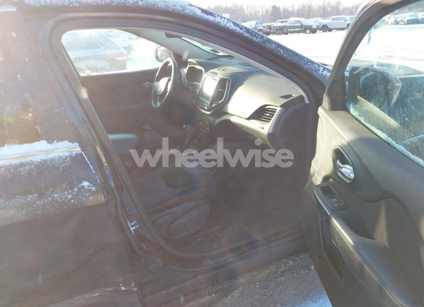 Photo 5 of 2014 Jeep Cherokee LATITUDE (VIN 1C4PJMCB7EW305242)