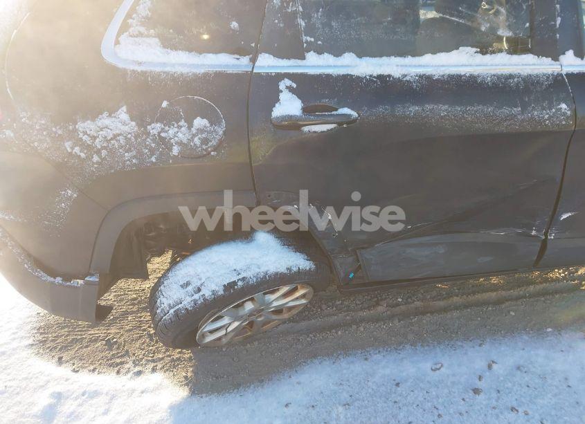 Photo 6 of 2014 Jeep Cherokee LATITUDE (VIN 1C4PJMCB7EW305242)