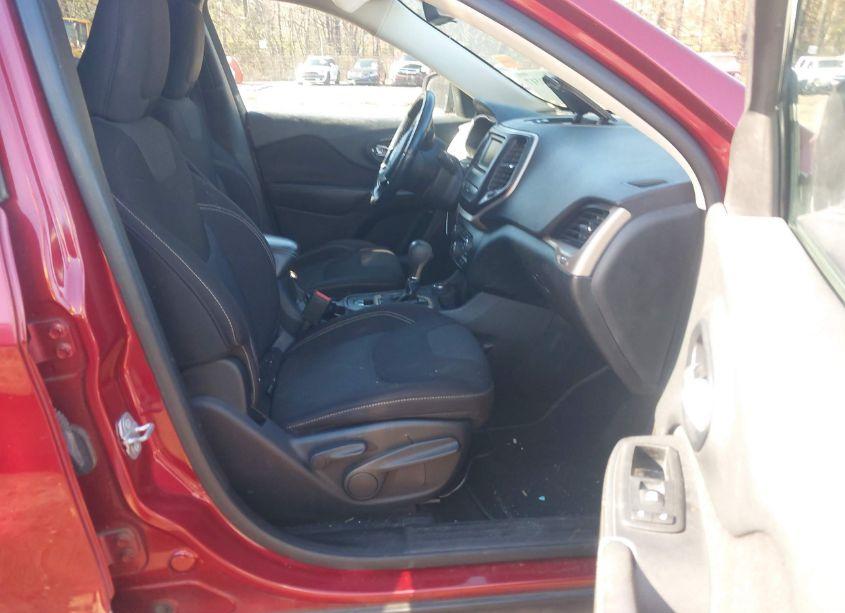 Photo 5 of 2015 Jeep Cherokee LATITUDE (VIN 1C4PJMCB7FW633357)