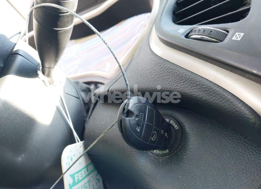 Photo 11 of 2015 Jeep Cherokee LATITUDE (VIN 1C4PJMCB7FW675348)