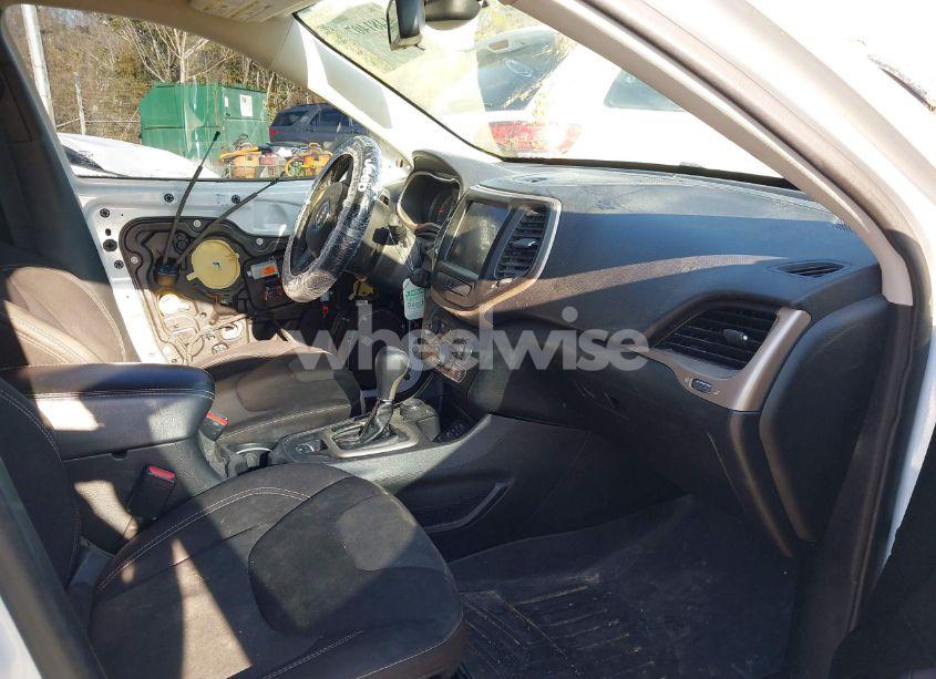 Photo 5 of 2015 Jeep Cherokee LATITUDE (VIN 1C4PJMCB7FW675348)