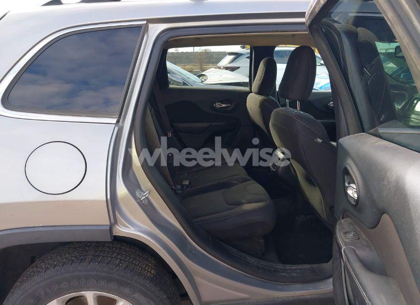 Photo 8 of 2015 Jeep Cherokee LATITUDE (VIN 1C4PJMCB7FW679464)