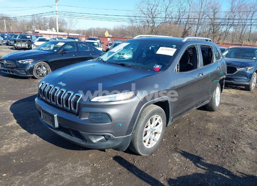 Photo 2 of 2015 Jeep Cherokee LATITUDE (VIN 1C4PJMCB7FW715461)