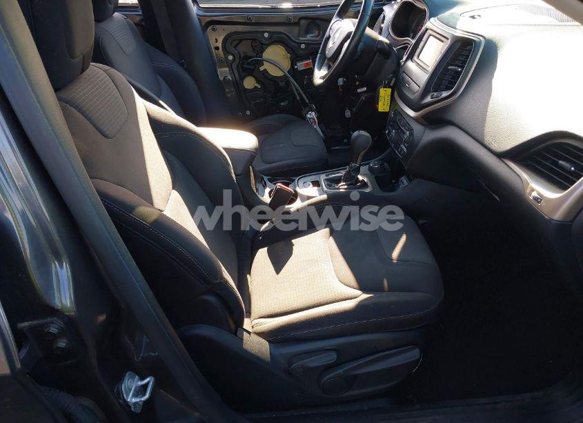 Photo 5 of 2015 Jeep Cherokee LATITUDE (VIN 1C4PJMCB7FW715461)