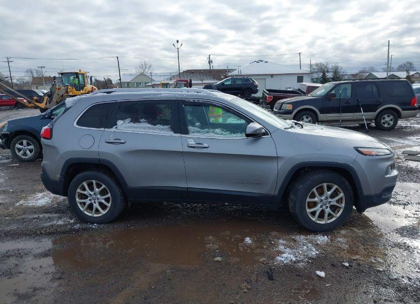 Photo 13 of 2016 Jeep Cherokee LATITUDE (VIN 1C4PJMCB7GW118148)