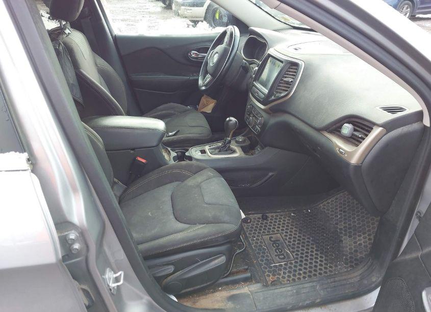 Photo 5 of 2016 Jeep Cherokee LATITUDE (VIN 1C4PJMCB7GW118148)