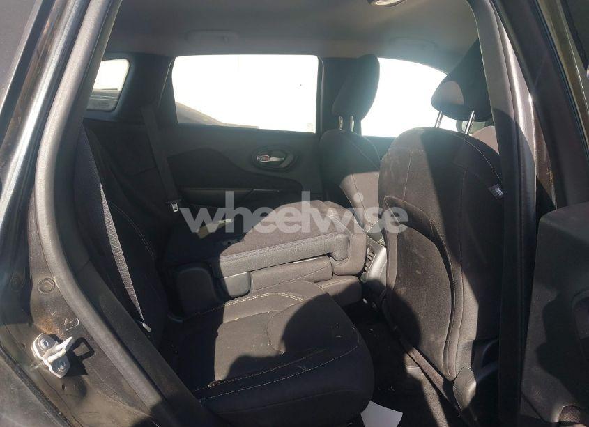 Photo 8 of 2016 Jeep Cherokee LATITUDE (VIN 1C4PJMCB7GW130851)