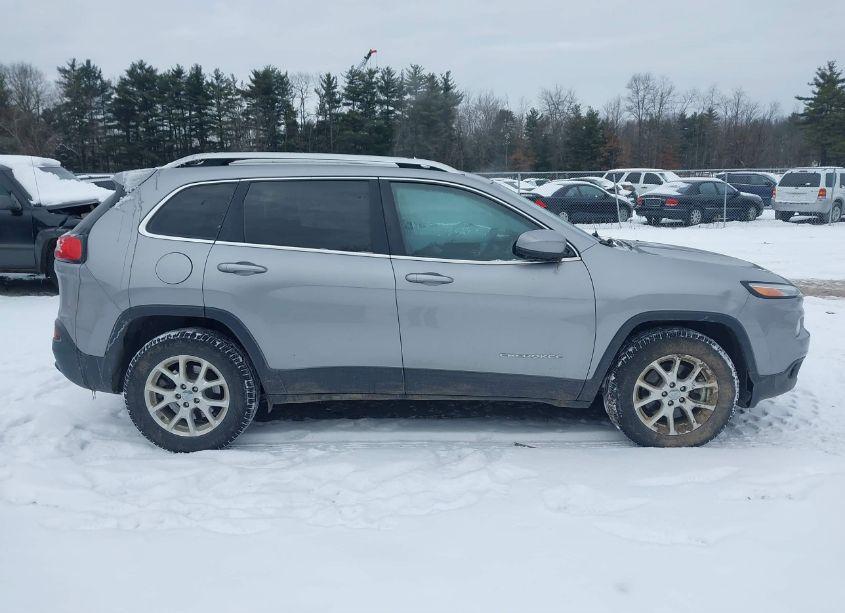 Photo 13 of 2016 Jeep Cherokee LATITUDE (VIN 1C4PJMCB7GW183016)