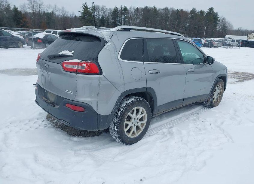 Photo 4 of 2016 Jeep Cherokee LATITUDE (VIN 1C4PJMCB7GW183016)