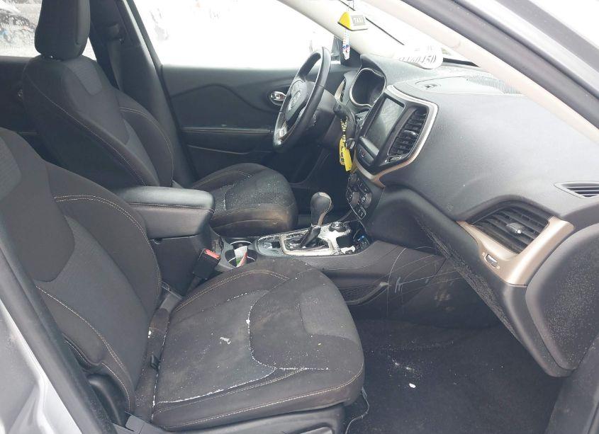 Photo 5 of 2016 Jeep Cherokee LATITUDE (VIN 1C4PJMCB7GW183016)