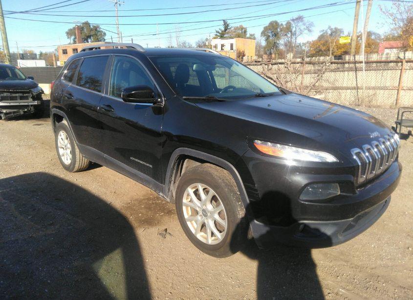 2016 Jeep Cherokee LATITUDE (VIN 1C4PJMCB7GW372457) main photo