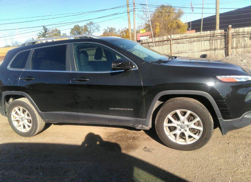 Photo 13 of 2016 Jeep Cherokee LATITUDE (VIN 1C4PJMCB7GW372457)