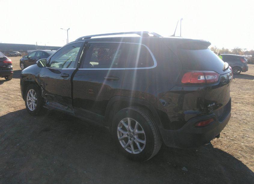 Photo 3 of 2016 Jeep Cherokee LATITUDE (VIN 1C4PJMCB7GW372457)