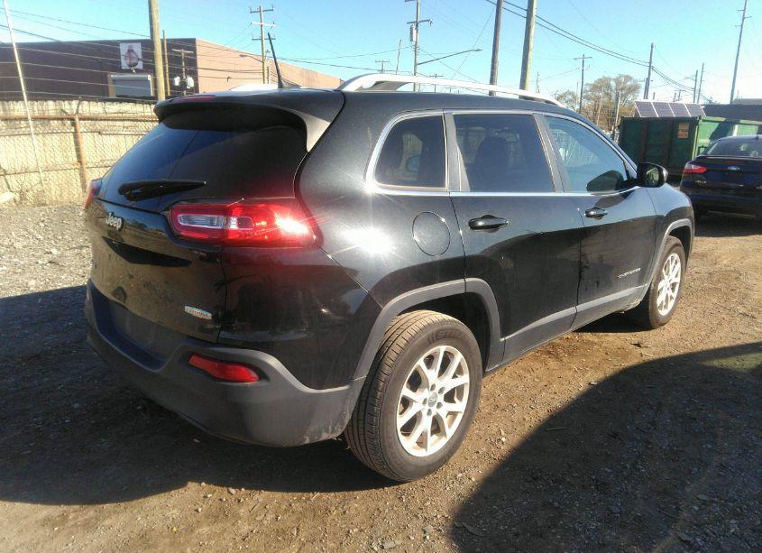 Photo 4 of 2016 Jeep Cherokee LATITUDE (VIN 1C4PJMCB7GW372457)