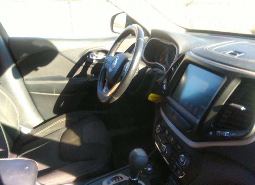 Photo 5 of 2016 Jeep Cherokee LATITUDE (VIN 1C4PJMCB7GW372457)