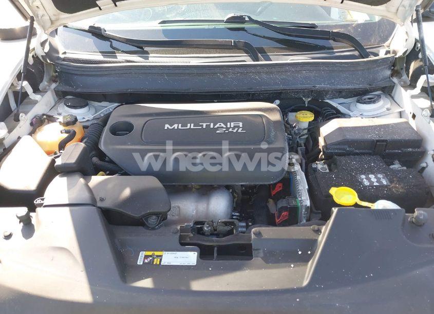 Photo 10 of 2018 Jeep Cherokee LATITUDE 4X4 (VIN 1C4PJMCB7JD602016)