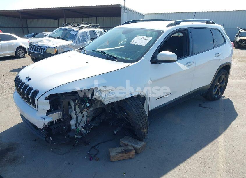 Photo 2 of 2018 Jeep Cherokee LATITUDE 4X4 (VIN 1C4PJMCB7JD602016)