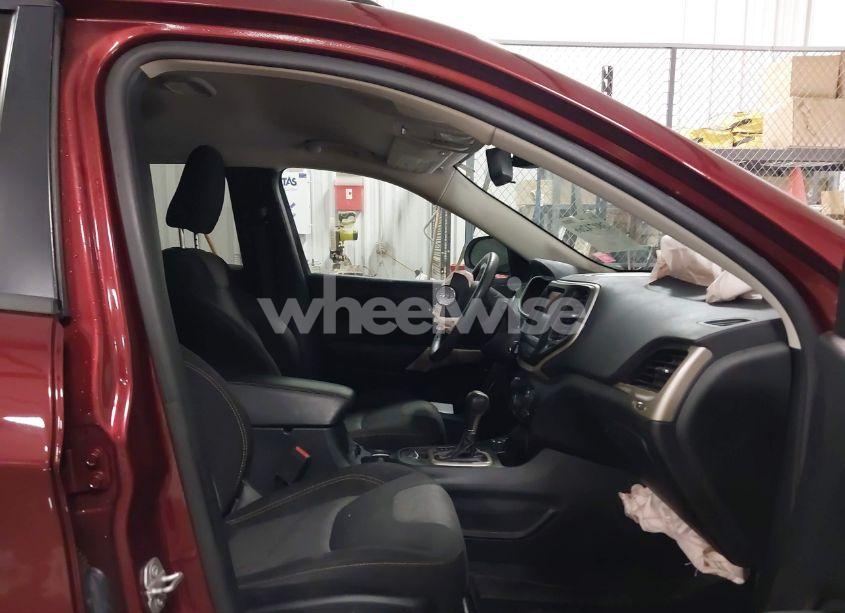 Photo 5 of 2018 Jeep Cherokee LATITUDE TECH CONNECT 4X4 (VIN 1C4PJMCB7JD617325)