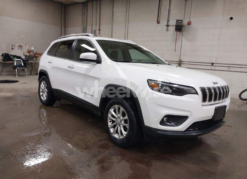 2019 Jeep Cherokee LATITUDE 4X4 (VIN 1C4PJMCB7KD142941) main photo