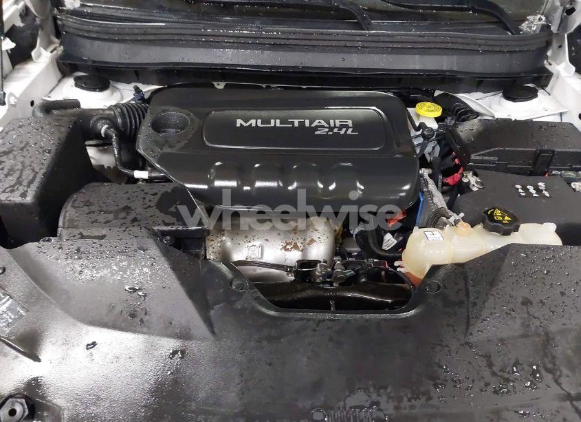 Photo 10 of 2019 Jeep Cherokee LATITUDE 4X4 (VIN 1C4PJMCB7KD142941)