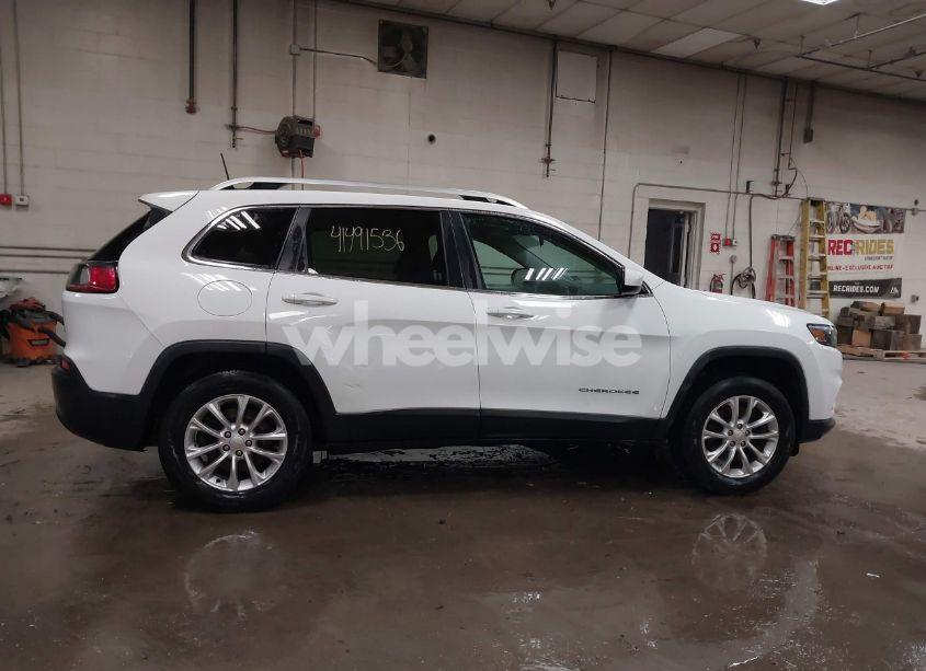 Photo 13 of 2019 Jeep Cherokee LATITUDE 4X4 (VIN 1C4PJMCB7KD142941)