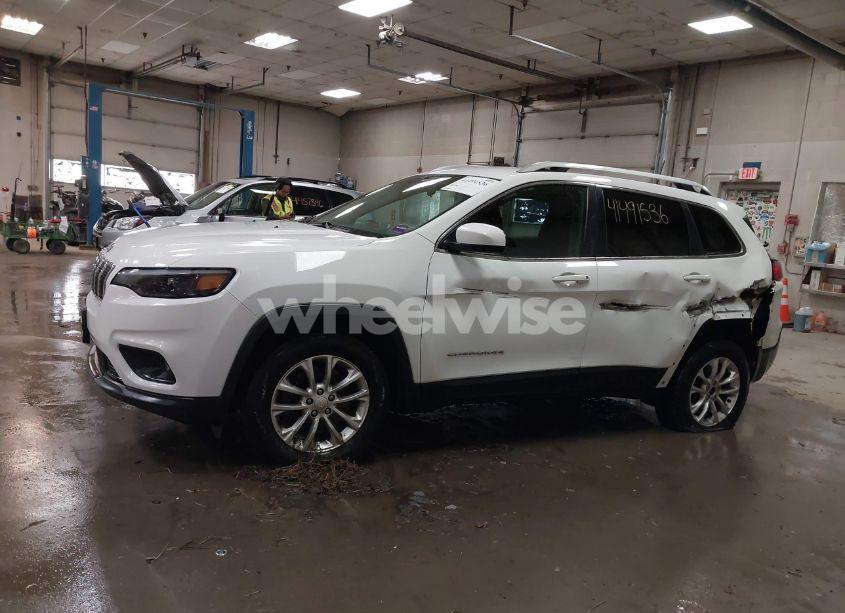 Photo 14 of 2019 Jeep Cherokee LATITUDE 4X4 (VIN 1C4PJMCB7KD142941)