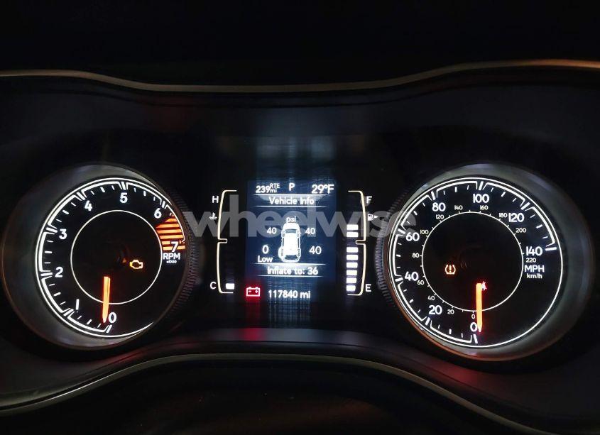 Photo 7 of 2019 Jeep Cherokee LATITUDE 4X4 (VIN 1C4PJMCB7KD142941)