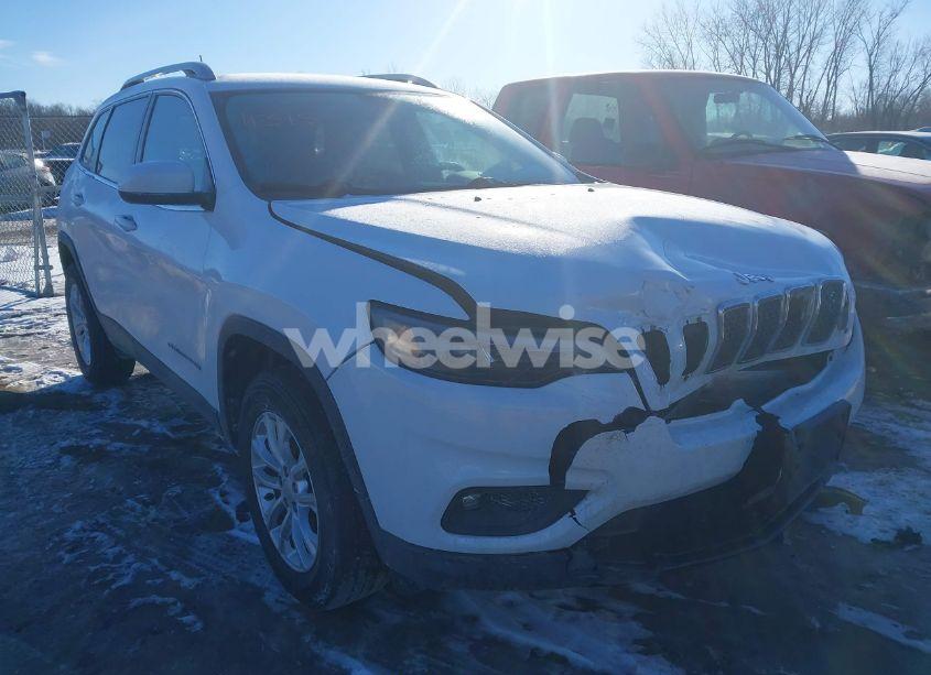 2019 Jeep Cherokee LATITUDE 4X4 (VIN 1C4PJMCB7KD349555) main photo