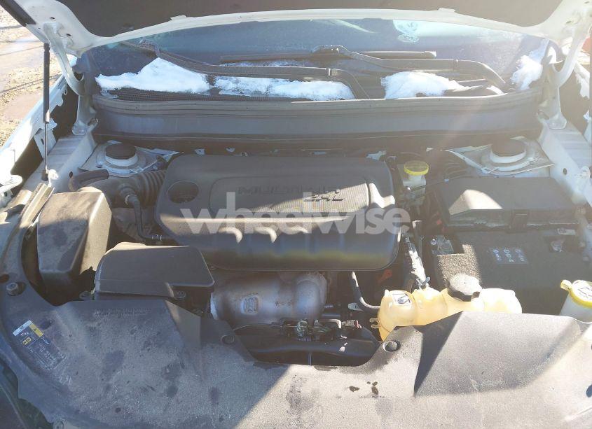 Photo 10 of 2019 Jeep Cherokee LATITUDE 4X4 (VIN 1C4PJMCB7KD349555)