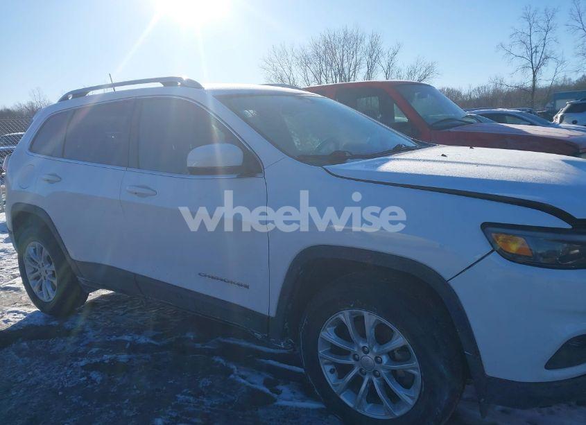 Photo 13 of 2019 Jeep Cherokee LATITUDE 4X4 (VIN 1C4PJMCB7KD349555)