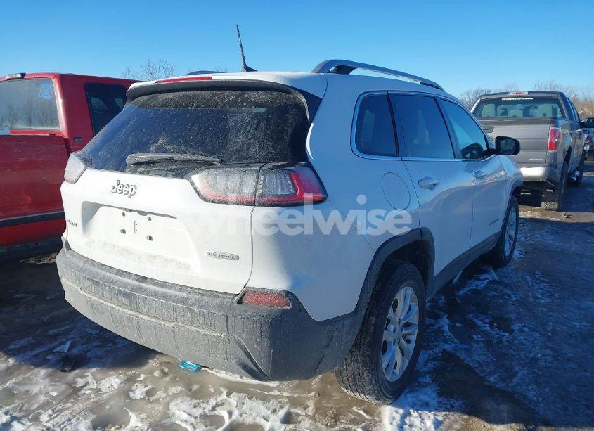 Photo 4 of 2019 Jeep Cherokee LATITUDE 4X4 (VIN 1C4PJMCB7KD349555)