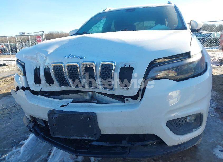 Photo 6 of 2019 Jeep Cherokee LATITUDE 4X4 (VIN 1C4PJMCB7KD349555)