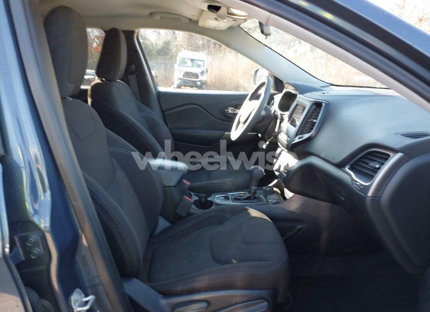 Photo 5 of 2019 Jeep Cherokee LATITUDE 4X4 (VIN 1C4PJMCB7KD405574)