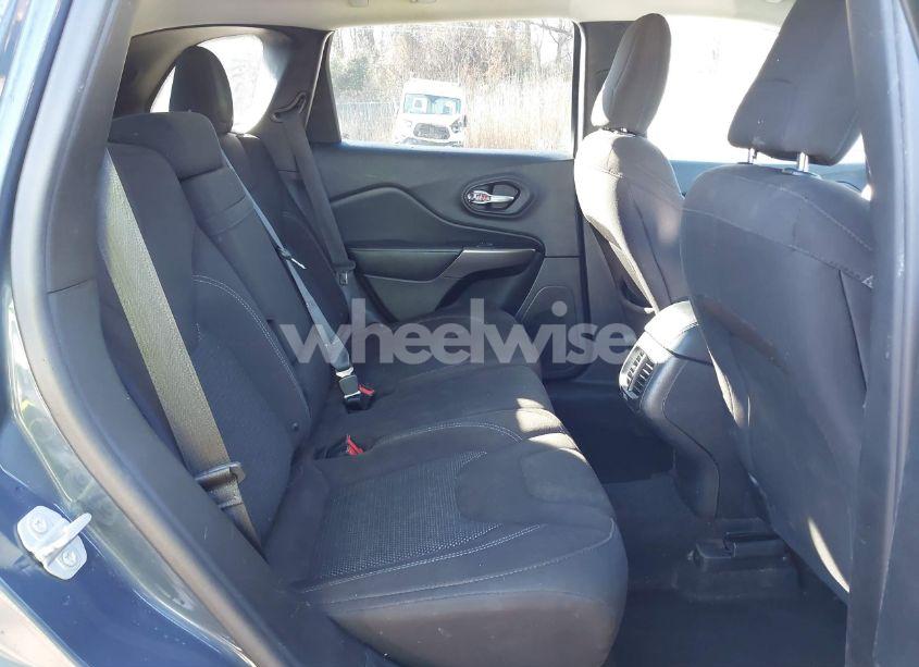 Photo 8 of 2019 Jeep Cherokee LATITUDE 4X4 (VIN 1C4PJMCB7KD405574)