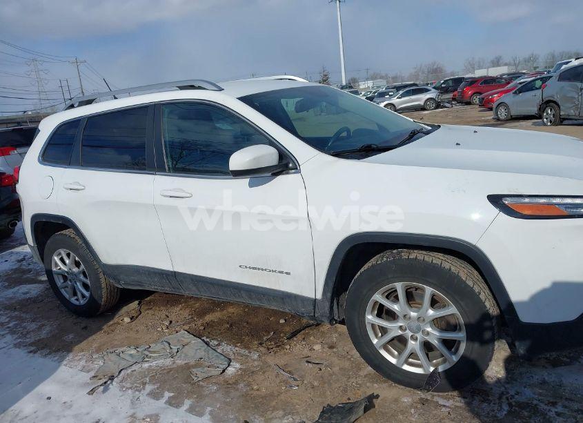 Photo 13 of 2015 Jeep Cherokee LATITUDE (VIN 1C4PJMCB8FW529489)