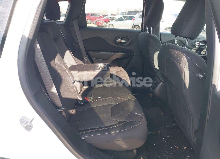 Photo 8 of 2015 Jeep Cherokee LATITUDE (VIN 1C4PJMCB8FW529489)