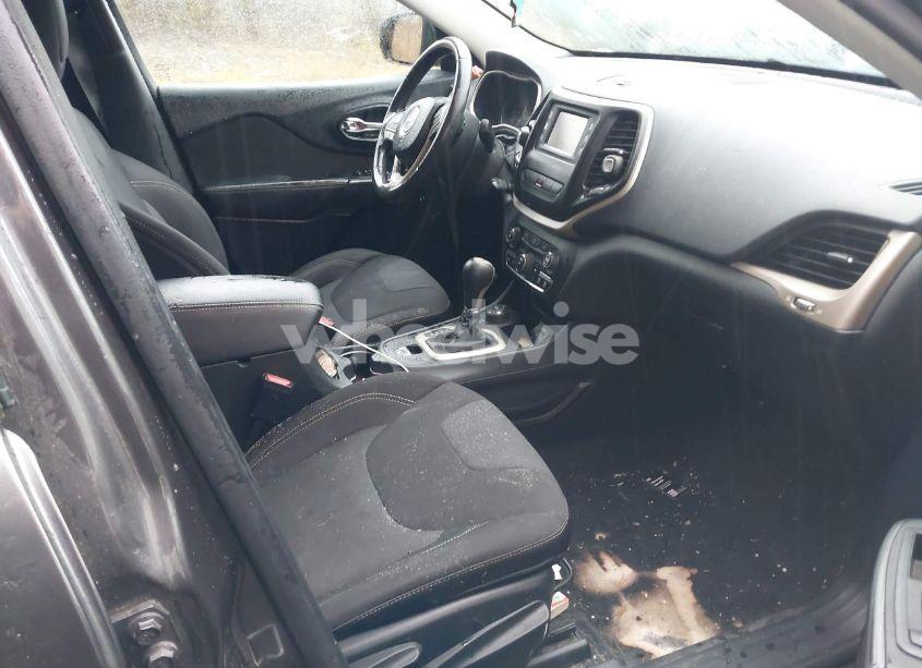 Photo 5 of 2015 Jeep Cherokee LATITUDE (VIN 1C4PJMCB8FW594231)