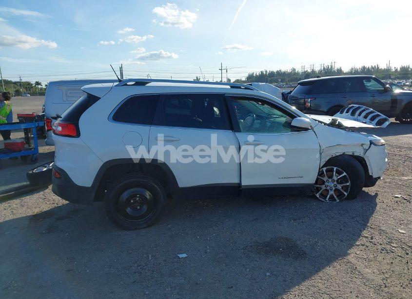 Photo 13 of 2015 Jeep Cherokee LATITUDE (VIN 1C4PJMCB8FW610430)