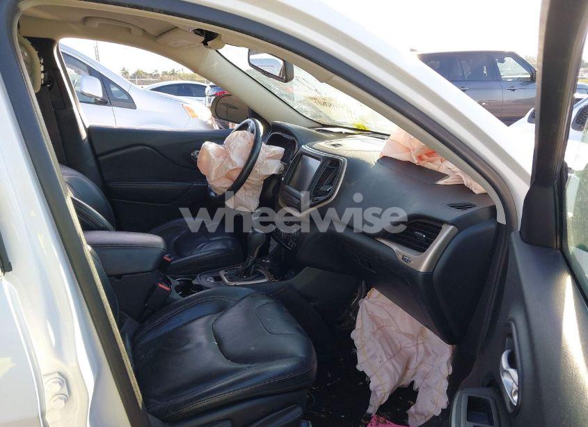 Photo 5 of 2015 Jeep Cherokee LATITUDE (VIN 1C4PJMCB8FW610430)