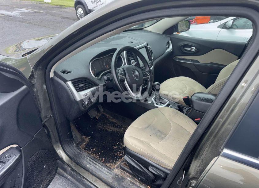 Photo 5 of 2015 Jeep Cherokee LATITUDE (VIN 1C4PJMCB8FW635828)