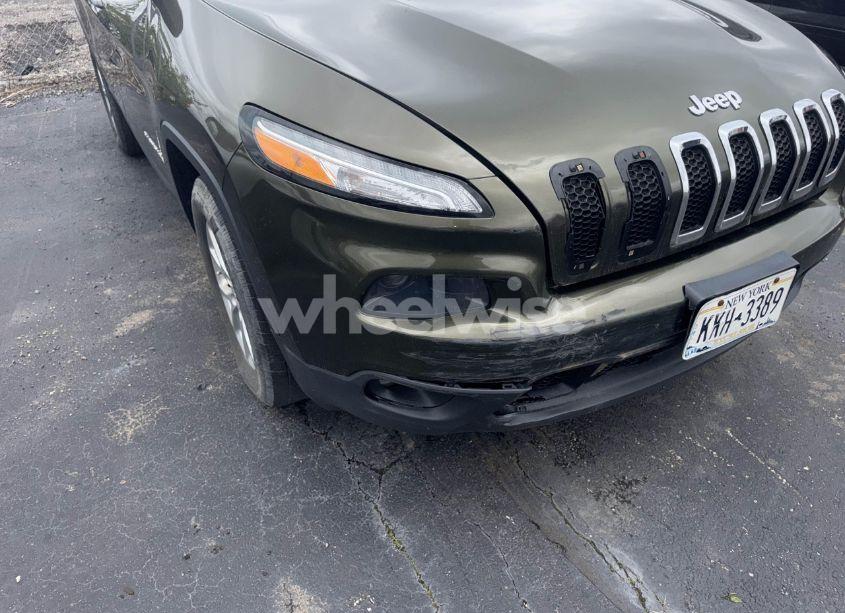 Photo 6 of 2015 Jeep Cherokee LATITUDE (VIN 1C4PJMCB8FW635828)