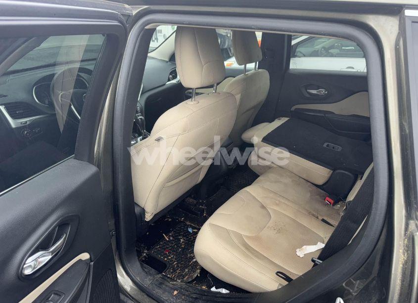 Photo 8 of 2015 Jeep Cherokee LATITUDE (VIN 1C4PJMCB8FW635828)