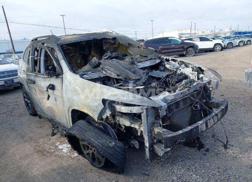 2015 Jeep Cherokee LATITUDE (VIN 1C4PJMCB8FW645615) main photo