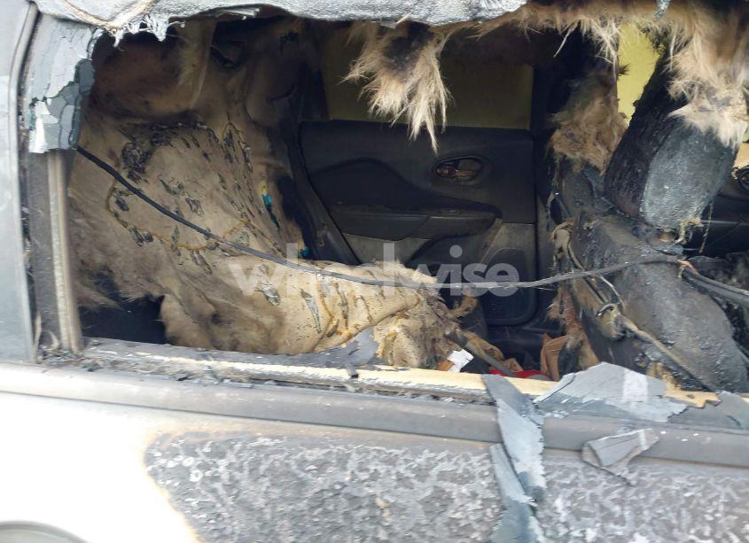 Photo 13 of 2015 Jeep Cherokee LATITUDE (VIN 1C4PJMCB8FW645615)