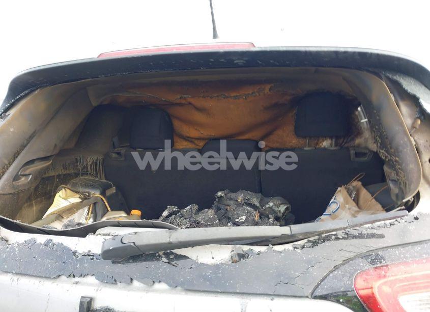 Photo 14 of 2015 Jeep Cherokee LATITUDE (VIN 1C4PJMCB8FW645615)