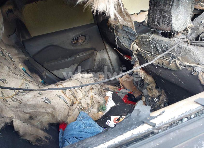 Photo 8 of 2015 Jeep Cherokee LATITUDE (VIN 1C4PJMCB8FW645615)