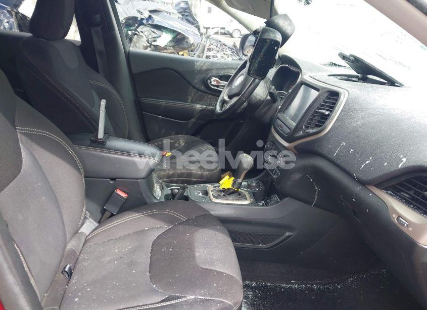 Photo 5 of 2015 Jeep Cherokee LATITUDE (VIN 1C4PJMCB8FW674578)