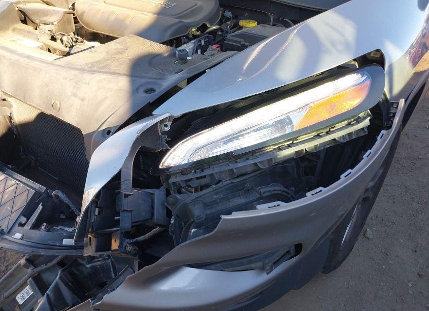 Photo 17 of 2015 Jeep Cherokee LATITUDE (VIN 1C4PJMCB8FW744399)