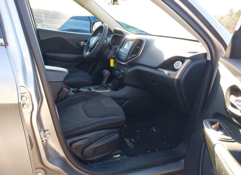 Photo 5 of 2015 Jeep Cherokee LATITUDE (VIN 1C4PJMCB8FW744399)