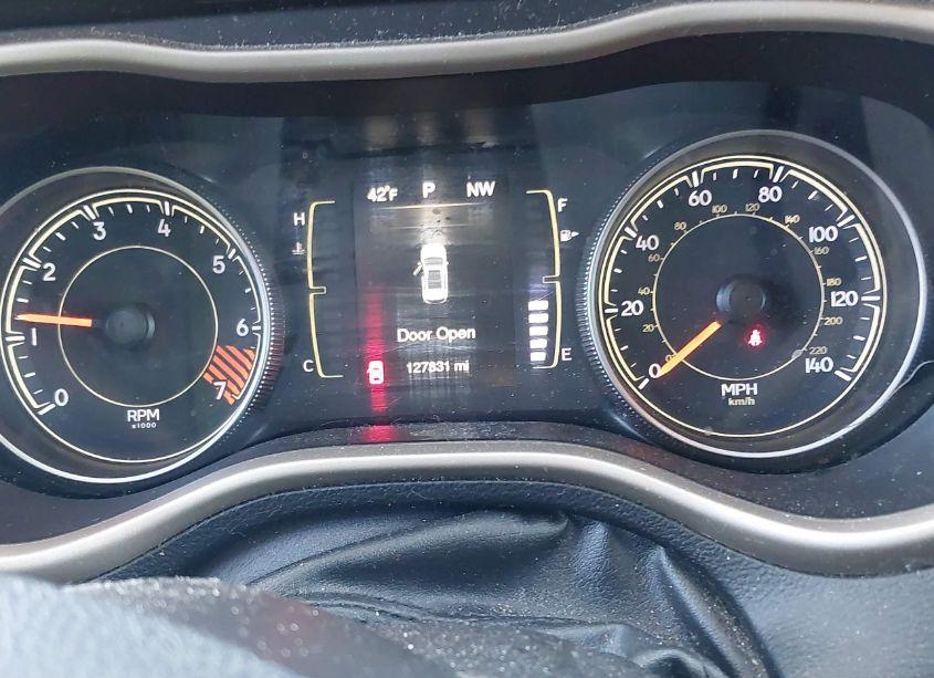 Photo 7 of 2015 Jeep Cherokee LATITUDE (VIN 1C4PJMCB8FW744399)